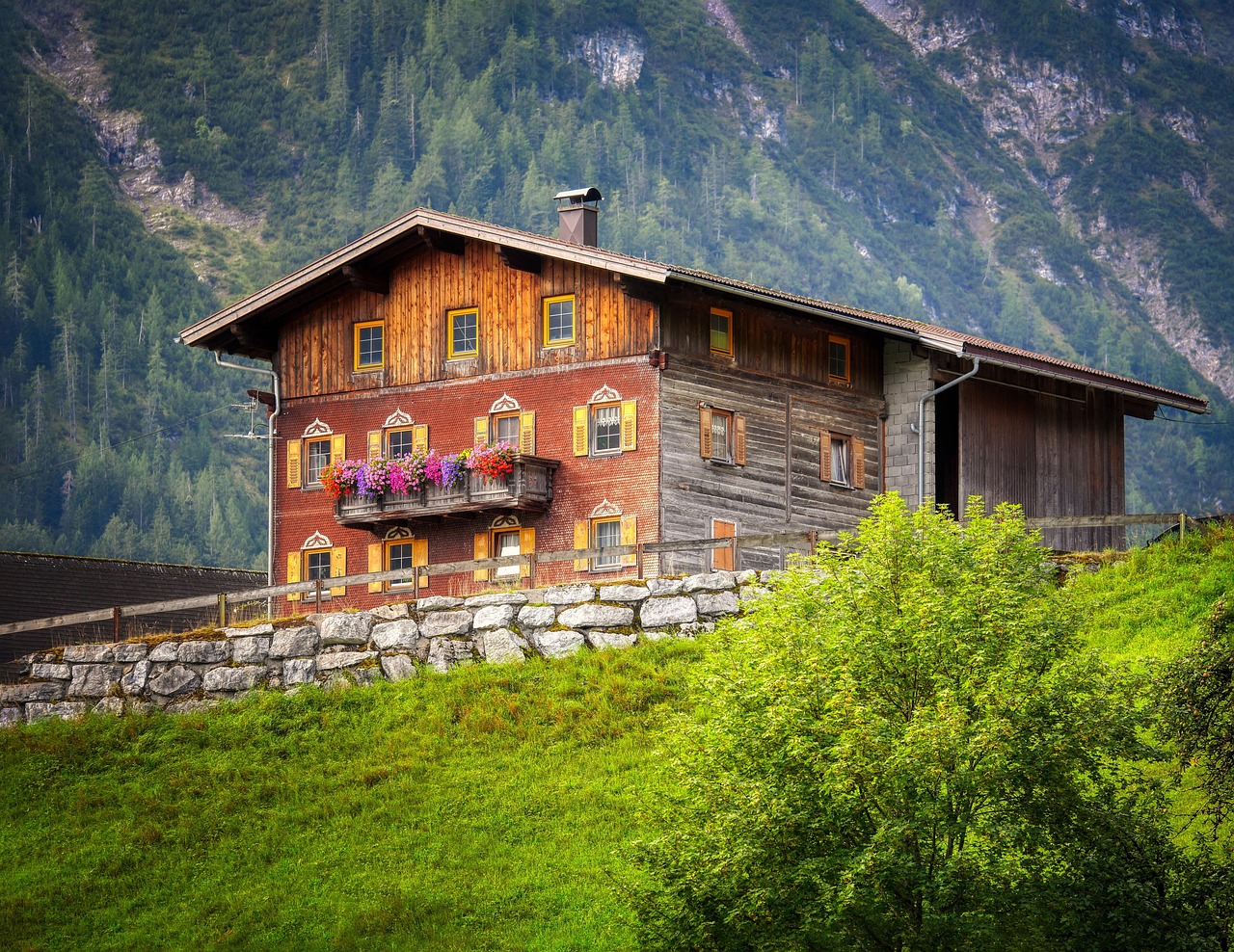 Производство и строительство домов из клееного бруса