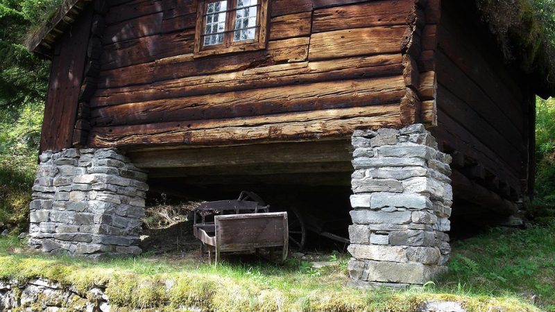 Преимущества и особенности строительства домов из клееного бруса